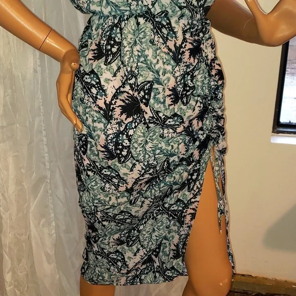 - BEBE Long green and pink dress ,size Small - Picture 4 of 17